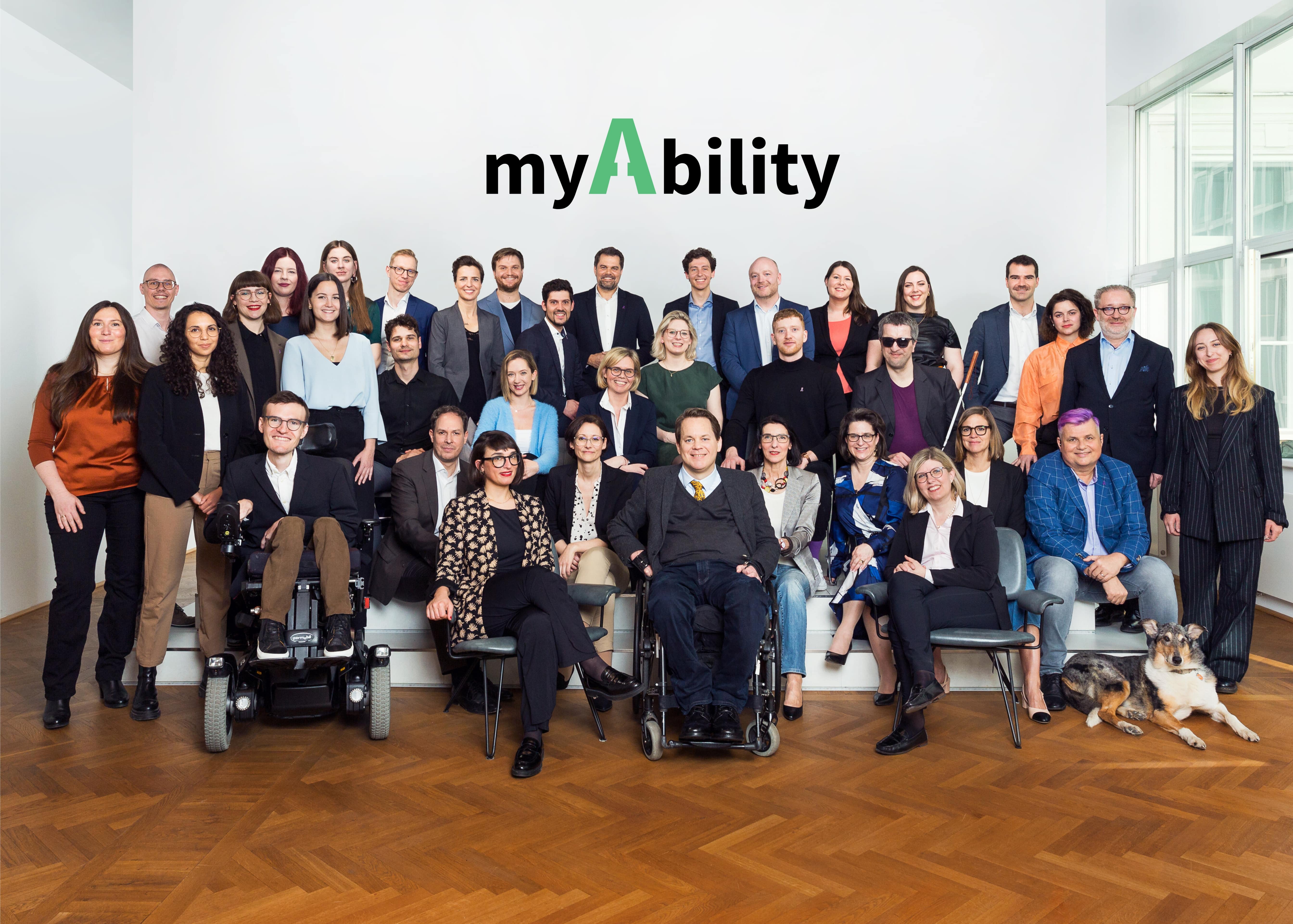 Teamfoto der myAbility Mitarbeiter und Mitarbeiterinnen